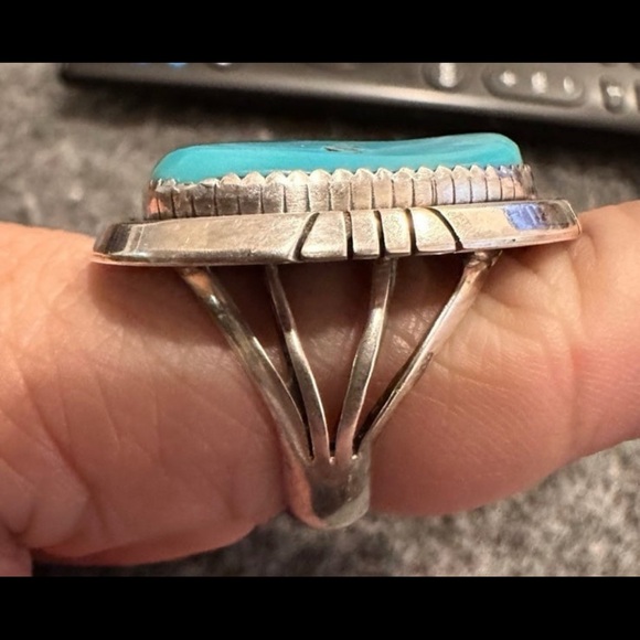 VINTAGE STERLING SILVER TURQUOISE RING - Picture 8 of 9